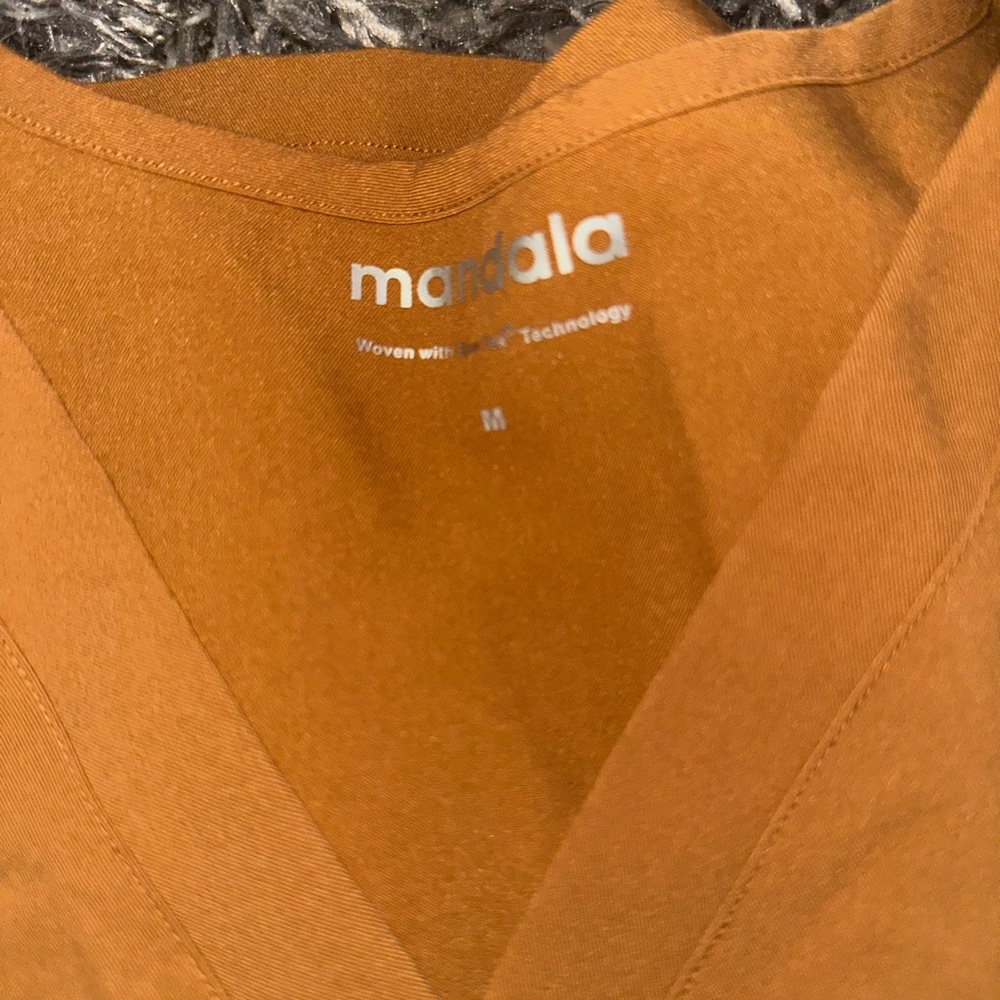 Mandala Brown scrub set M top PL joggers - Picture 2 of 3